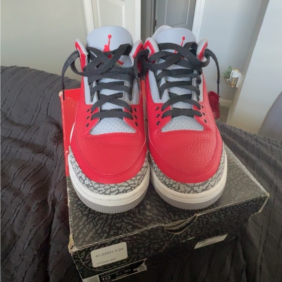 Jordan 3 “Unite” Size 10 - Picture 5 of 7